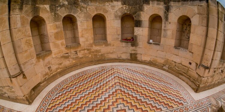 قصر في أريحا الذي يحتوي على أكبر أرضية فسيفساء