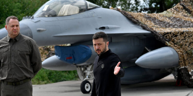 أوكرانيا.. إقالة قائد سلاح الجو بعد تحطم مقاتلة F-16