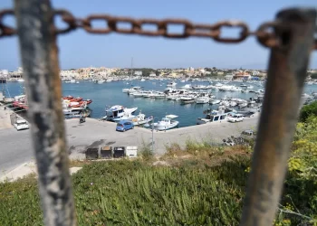 غرق يخت صقلية الفاخر ,,,, ملياردير بريطاني من ضمن المفقودين