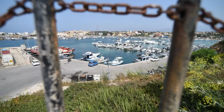 غرق يخت صقلية الفاخر ,,,, ملياردير بريطاني من ضمن المفقودين