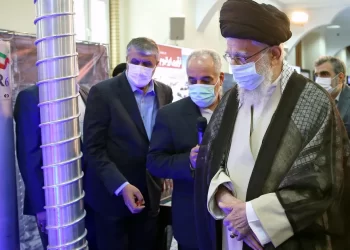 ايران.. خامنئي يمنح الحكومة الضوء الأخضر لاستئنــــاف “مفاوضات النووي”