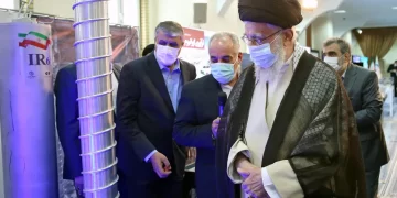 ايران.. خامنئي يمنح الحكومة الضوء الأخضر لاستئنــــاف “مفاوضات النووي”