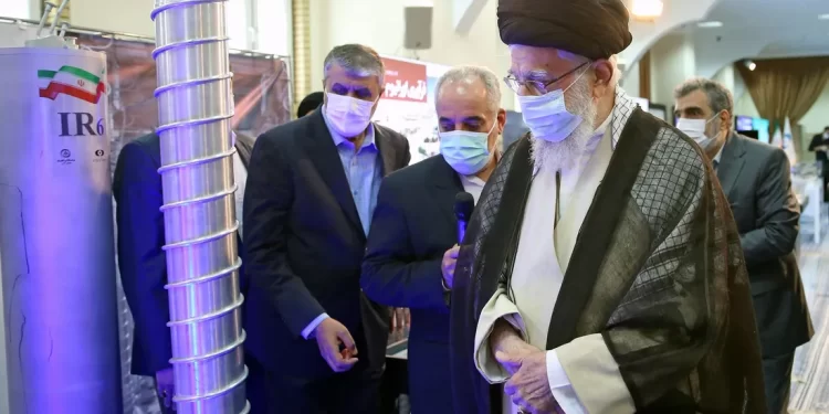 ايران.. خامنئي يمنح الحكومة الضوء الأخضر لاستئنــــاف “مفاوضات النووي”