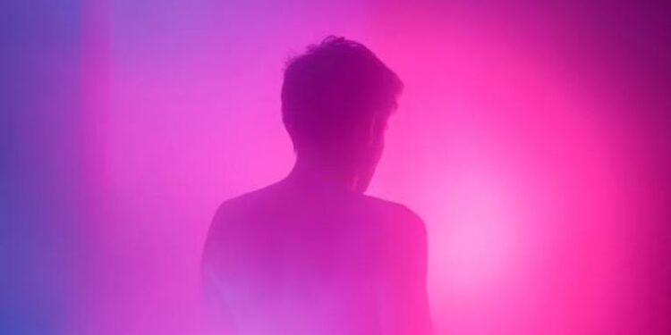 حالة نادرة وغريبة,,, رجل يرى اللون الوردي أثناء “النشوة الجنسية”