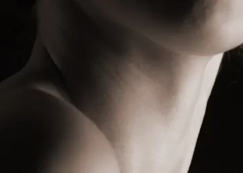 ماسك يدافــــع عن روبوته غروك 2!