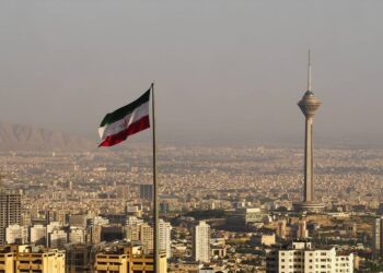 إيران تبلغ شركات الطيران بــ”تجنب” مجالها الجوي
