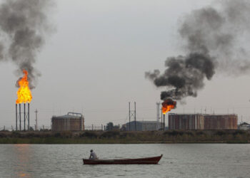 انخفاض أسعار خام البصرة مع تراجع النفط عالمياً