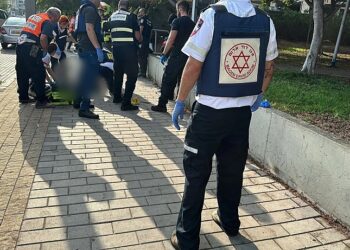 تل أبيب.. قتلى وجرحى بعملية طعن وإطلاق نار