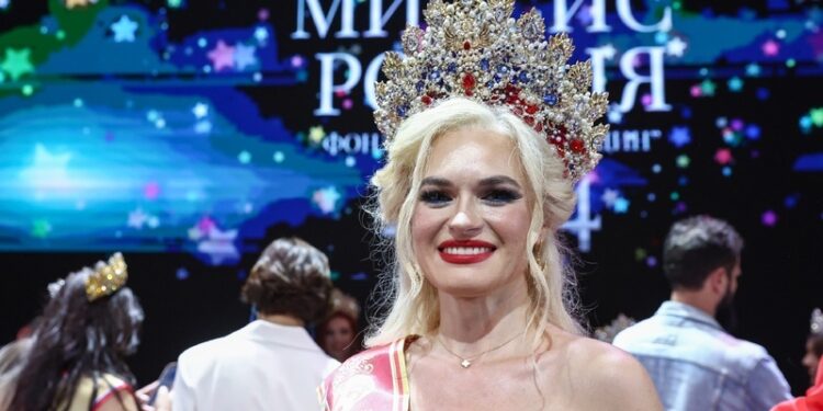 أم لــ 3 أطفال تحصــــد لقب ملكة جمال روسيا للمتزوجات