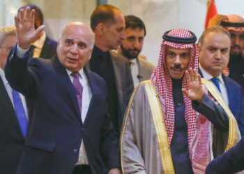 وزير الخارجية السعودي يصل بغداد