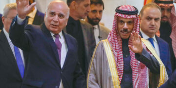 وزير الخارجية السعودي يصل بغداد