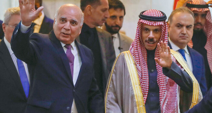 وزير الخارجية السعودي يصل بغداد