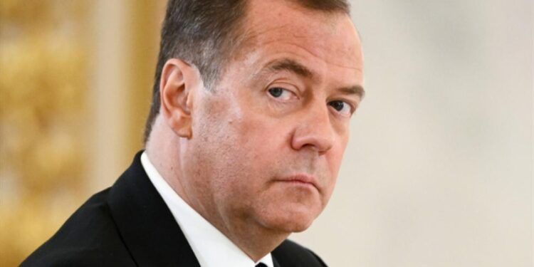 موسكو تهــــدد بالوصول إلى برلين بالدبابات