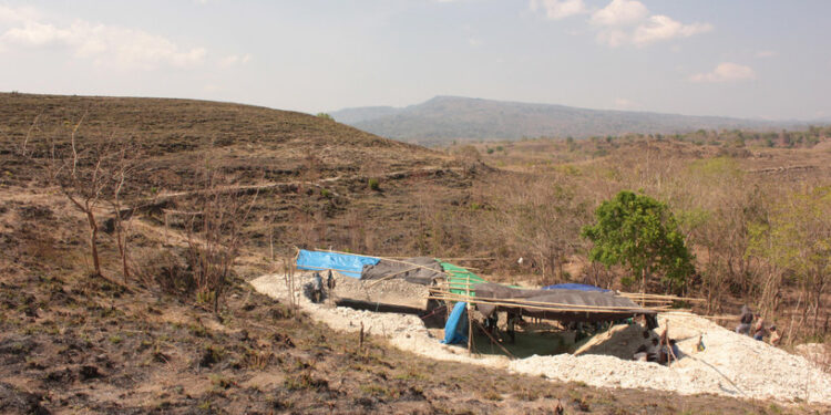 اكتشاف عظمة ذراع تعود لإنسان “الهوبيت” القديم