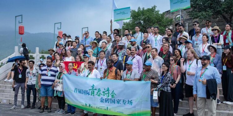 سور الصّين العظيم يحتضـــن شعراء بريكس في مهرجان ومنتدى للابتكـــار