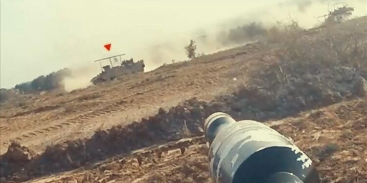 القسام تُدَمِّر ناقلة جند إسرائيلية من نوع “نمر” برفح ومقاتل قسامي يُوَجِّه رسالةً لنتنياهو