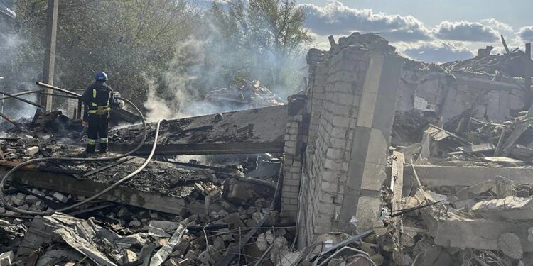 قصف روسي بالصواريخ والمسيرات لنصف أوكرانيا في “أكبر هجوم منذ الحرب”