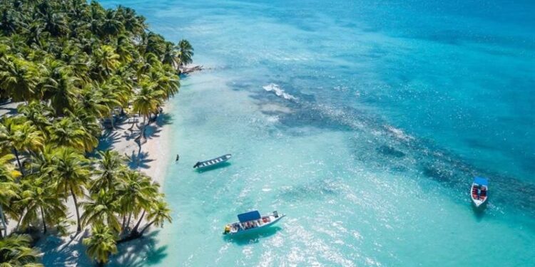 دولة تتوقع استقبالا سياحا أكثــــر من عدد سكانها