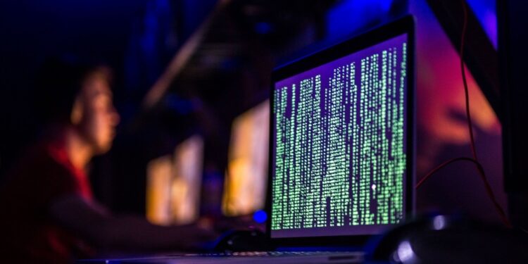 خبير يكشف اسباب “الاحتيال الالكتروني” في العراق