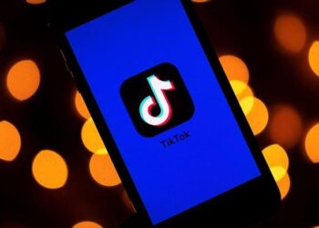 في زمن المؤثرين ,,, هل تؤخذ الاستشارات المالية من تيك توك؟