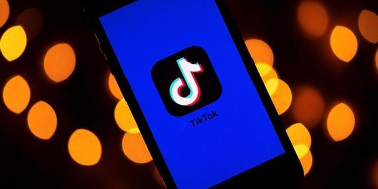 في زمن المؤثرين ,,, هل تؤخذ الاستشارات المالية من تيك توك؟