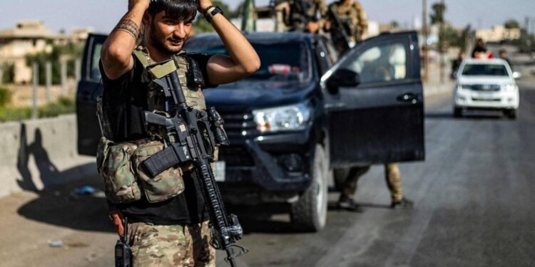 سوريا.. مقتل وإصابة 18 شخصاً في اشتباكات بين مسلّحين وقسد