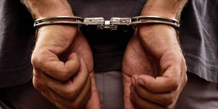 بغداد.. القبض على منتسب بوزارة الدفاع بتهمة “ممارسة اللواط”