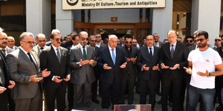 وزارة الثقافة تودع فنان الشعب “حمودي الحارثي” وابو رغيف يشيد بحضوره المخضرم في الذاكرة الجمعية