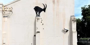 “حيوانات بانكسي” شاردة في شوارع لندن