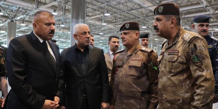 وزير الداخلية يتابع اجراءات استقبال الزائرين في مطار النجف الأشرف