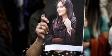 ايران.. عامان من الغضب والقمع والتحدي ,,, ذكرى وفاة مهسا أميني