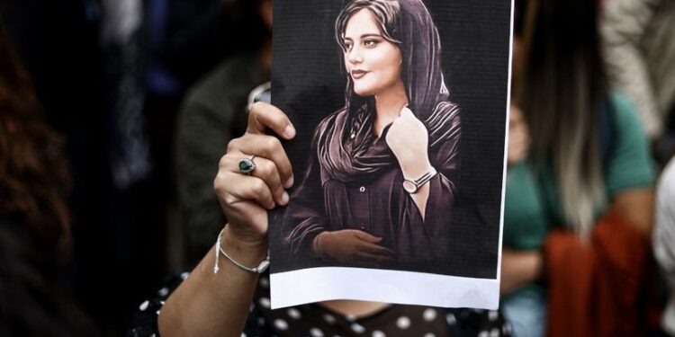 ايران.. عامان من الغضب والقمع والتحدي ,,, ذكرى وفاة مهسا أميني