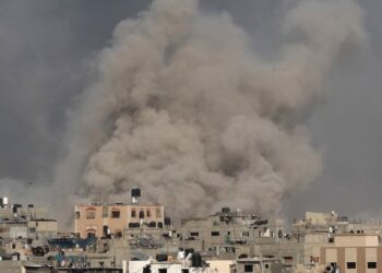 حزب الله يطلق عشرات الصواريخ نحو إسرائيل والاخيرة ترد بقصف جنوبي لبنان