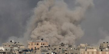 حزب الله يطلق عشرات الصواريخ نحو إسرائيل والاخيرة ترد بقصف جنوبي لبنان