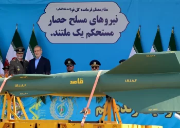 إيران تستعرض أسلحة جديدة وتتــــوعد إسرائيل
