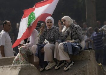 لبنان.. العسكريون المتقاعدون يتحركون في الشارع ضد حكومة ميقاتي