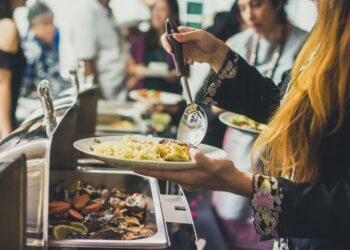 أسماء غريبة لمطاعم وبراندات بالعراق ,,, البيزنس قبل الذوق