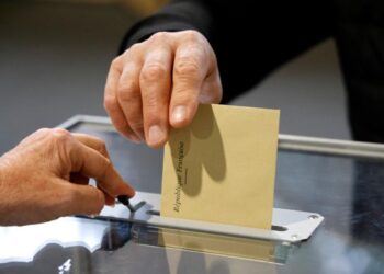 اربع مؤشرات تدفع الديمقراطية العالمية إلى الخلف