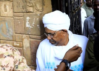 السودان.. نقل البشير من سجنه في الخرطوم إلى مستشفى بمروي