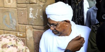 السودان.. نقل البشير من سجنه في الخرطوم إلى مستشفى بمروي