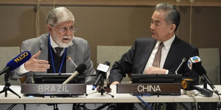 الصين والبرازيل تحــــذران من التهديد باستخدام الأسلحة النووية