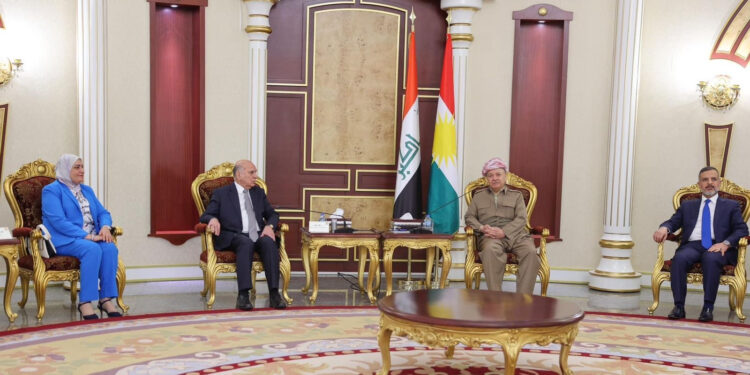 مسعود بارزاني يستقبل وفد من بغداد