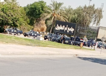 قوة أمنية كبيرة تطوق جامع “أم الطبول”