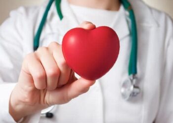 7 سلوكيات تضرّ بصحة القلب… احذروها