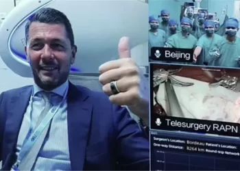 طبيب إسباني في فرنسا يزيل ورم مريض بالصين… أول جراحة عابرة للقارات