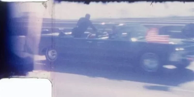 بعد مــرور أكثر من 60 عامًا … لقطات جديدة لحادثة اغتيال جون إف كينيدي