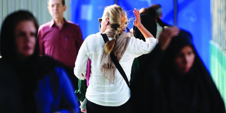 إيران.. إضراب 34 سجينة عن الطعام