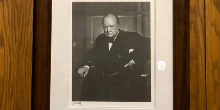 العثور على صورة شهيرة لتشرشل ,, بعد عامين من سرقتها