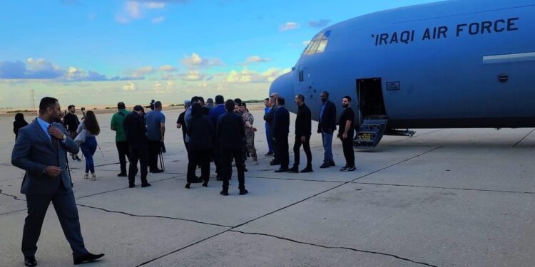 وصول الطائرة العسكرية العراقية التي تحمل مساعدات طبية إلى لبنان