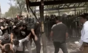 بغداد.. إصابة أكثر من 25 محتجاً من ذوي المهن الطبية بمحاولة تفريق جموعهم